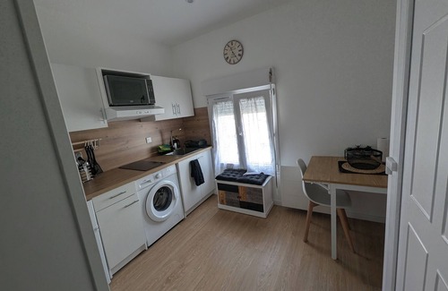 Quincy-Voisins Apartamento | Duplex, Sleeps 3 w/Secure Garage, 30min to Disney