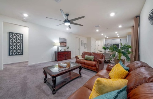 Casas Adobes Casa | Duplex-Style House / Split / 3 BR 3 BA / Office