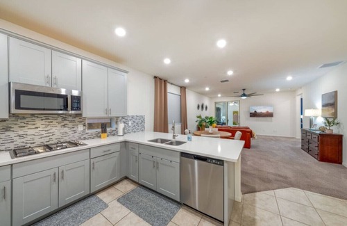 Casas Adobes Casa | Duplex-Style House / Split / 3 BR 3 BA / Office