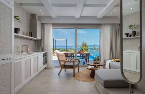 Kassandra Apartamento | Duplex Suite w/ Heated Pool & Sea View
