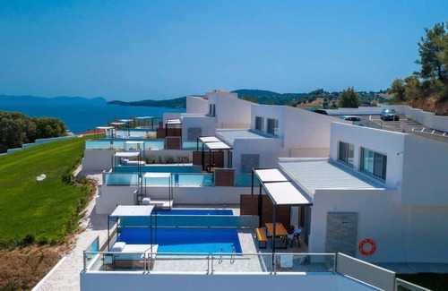 Kassandra Apartamento | Duplex Suite w/ Heated Pool & Sea View