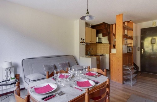 Esquieze-Sere Apartamento | Apartamento Dúplex T3 para 6 pers. con Chimenea y Balcón en Esquièze-Sère