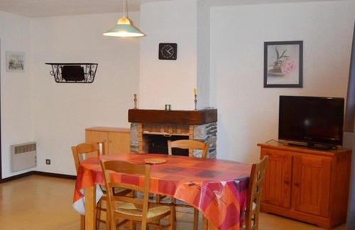 Esquieze-Sere Apartamento | Duplex T4 7 pers avec terrasse et parking à Esquièze-Sère - FR-1-402-73
