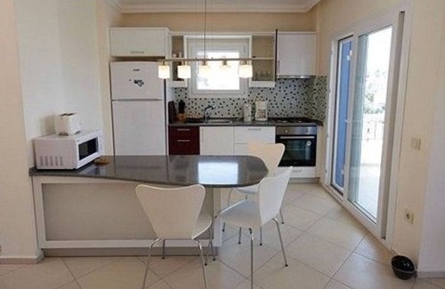 Bodrum City Center Apartamento | Apartamento dúplex en una villa con piscina con impresionantes vistas sobre Bodrum y el mar.