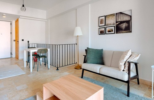 Alacati Apartamento | Duplex Villa w Balcony 5 min to Beach in Alacati