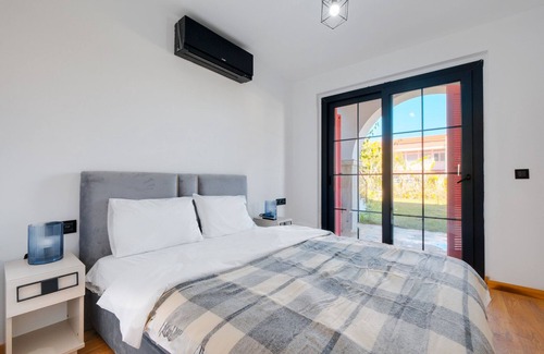 Alacati Apartamento | Duplex Villa w Garden, Sauna, Balcony in Alacati