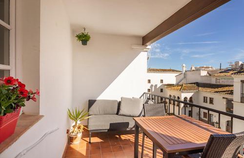Castillo de Sabinillas Apartamento | Duquesa port studio apartment - bright sunlit terrace