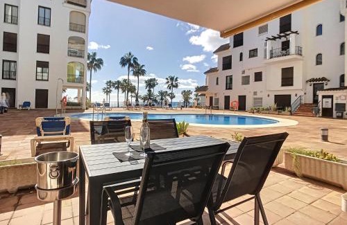 Castillo de Sabinillas Apartamento | Duquesa Superb Seafront Apartment Marina Real