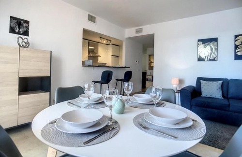 Castillo de Sabinillas Apartamento | Duquesa Superb Seafront Apartment Marina Real