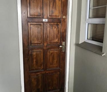Durban Beachfront Apartamento | Durban Beach Getaway - Summersands, Inverter for load shedding, free wifi & free Parking