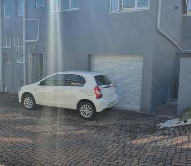 Berea Apartamento | Durban Overport Halaal Accommodation 3V "No Alcohol, Strictly Halaal, No Parties, No Noise, Luxury Apartment, Self Catering "300m from Musjid Al Hilaal"
