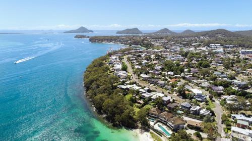 Nelson Bay Hotel | Dutchies Motel Nelson Bay & Dutchmans Beach Apartments