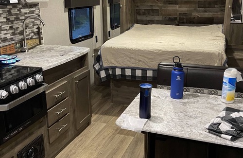 Jasper Casa | Dutchmen Aspen trail RV sleeps 3-4