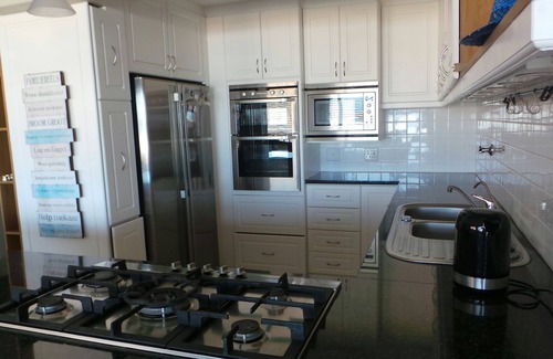 Herolds Bay Hotel | Dutton's Cove Guesthouse