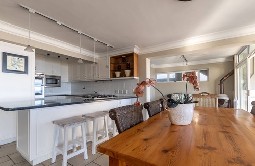Herolds Bay Hotel | Dutton's Cove Guesthouse