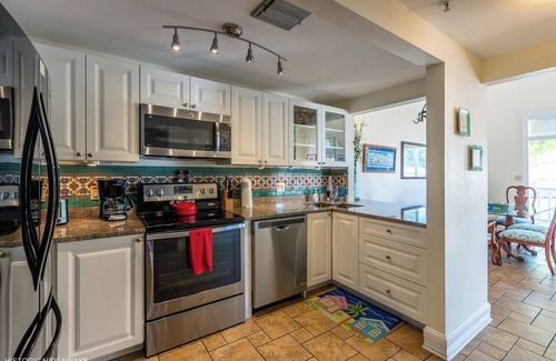 Uptown - Upper Duval Casa | Duval Street Suite in Key West