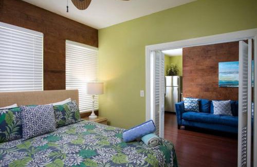 Downtown Apartamento | Duval Street Suite w kitchen and shared heated pool