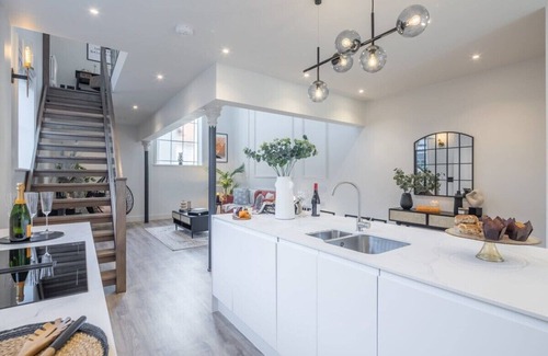 Duxford Apartamento | Duxford - Stunning 18th Century Church Conversion