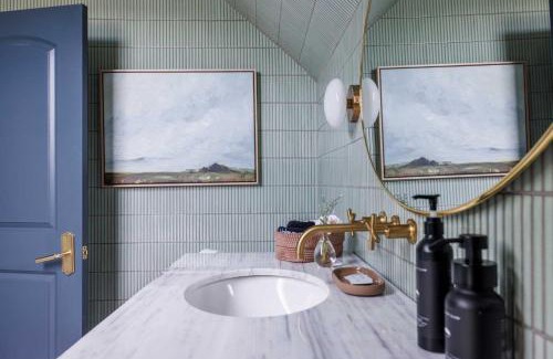 Downtown St. John's Casa | Dvele Inn