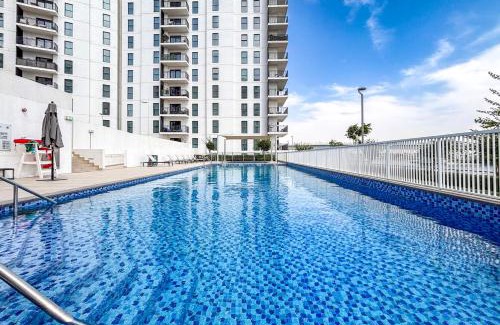 Abu Dhabi Apartamento | DVH Luxe Retreats 1BR Yas Island by Ferrari World and Yas Mall