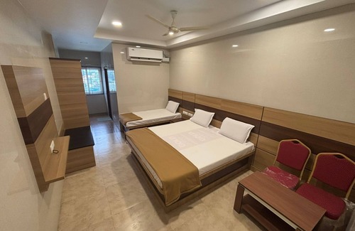 Kanchipuram Hotel | DWC Residency