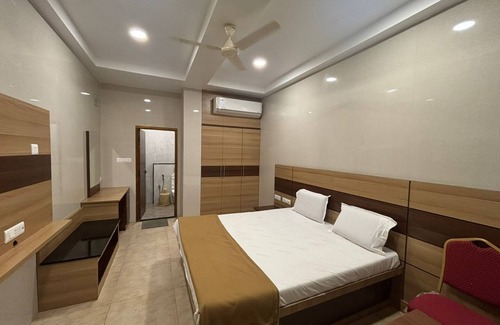 Kanchipuram Hotel | DWC Residency
