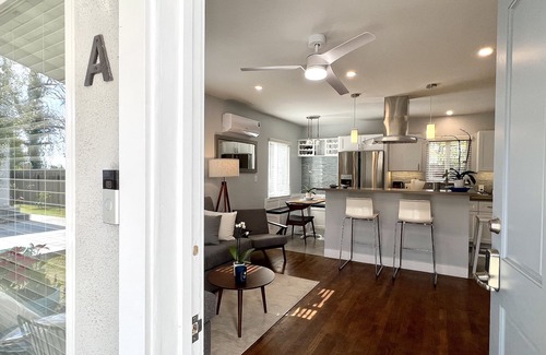 Sunset Park Cabaña | Dwell Art Gallery Home ~ Cozy Cottage Santa Monica