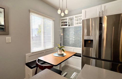 Sunset Park Cabaña | Dwell Art Gallery Home ~ Cozy Cottage Santa Monica