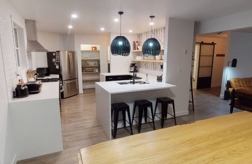 East Kootenay Casa | DWELL / Fernie / BC / Hot Tub / Walk to Downtown