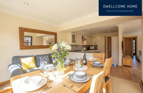 Aberdeen Casa | Dwellcome Home Ltd 5 Double Bedroom 3 Bathroom House Free Driveway Parking, 637 Mbps WIFI, Ideal for Long Term Contractor, etc Stays, Regular Housekeeping Option - See Our Site for Assurance