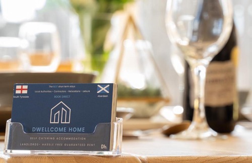 Aberdeen Casa | Dwellcome Home Ltd 5 Double Bedroom 3 Bathroom House Free Driveway Parking, 637 Mbps WIFI, Ideal for Long Term Contractor, etc Stays, Regular Housekeeping Option - See Our Site for Assurance