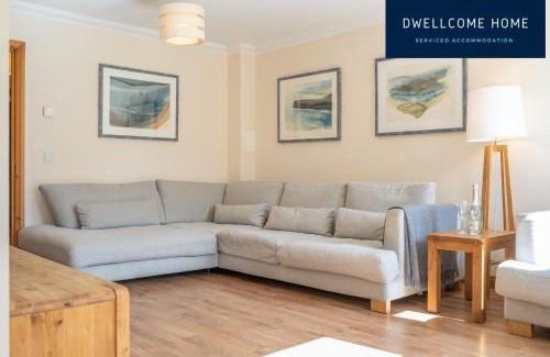 Aberdeen Casa | Dwellcome Home Ltd 5 Double Bedroom 3 Bathroom House Free Driveway Parking, 637 Mbps WIFI, Ideal for Long Term Contractor, etc Stays, Regular Housekeeping Option - See Our Site for Assurance