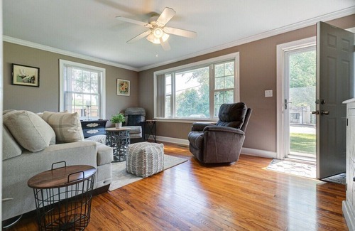 Franklin Casa | Dwtn Franklin - Walkable with Huge Yard Sleeps 6