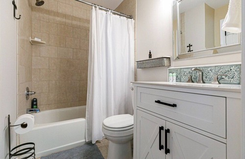 Franklin Casa | Dwtn Franklin - Walkable with Huge Yard Sleeps 6
