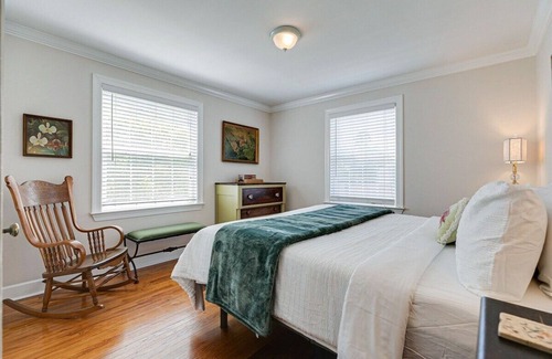 Franklin Casa | Dwtn Franklin - Walkable with Huge Yard Sleeps 6