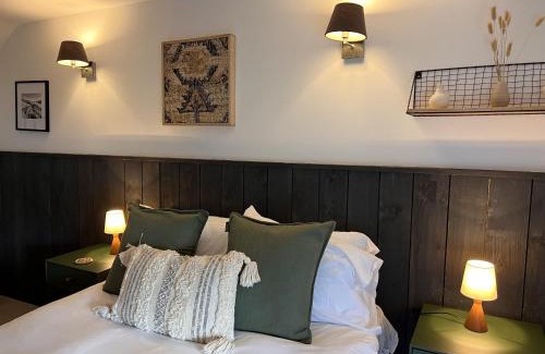 Cwrt Casa | Dyfi Hideaway - Holiday Cottage Snowdonia - Stunning River & Valley Views - Ynyshir