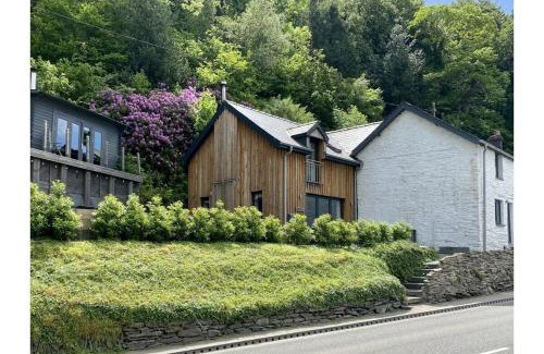 Cwrt Casa | Dyfi Hideaway - Holiday Cottage Snowdonia - Stunning River & Valley Views - Ynyshir