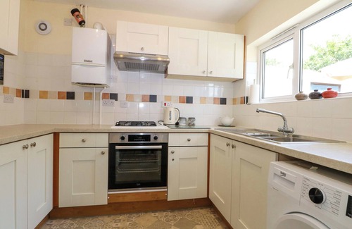 Burmarsh Cabaña | DYMCHURCH BUNGALOW, pet friendly, with a garden in Dymchurch