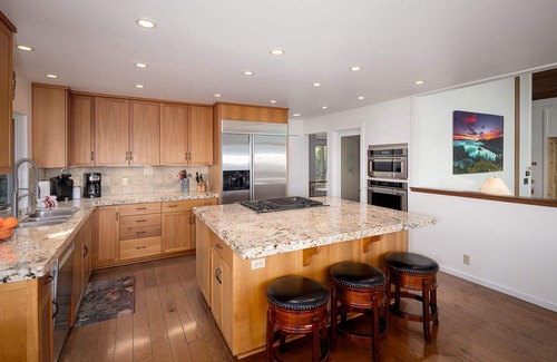 Carnelian Bay Casa | Dynamic Views, Hot Tub, Gym, 2nd Living Rm, Garage & More!