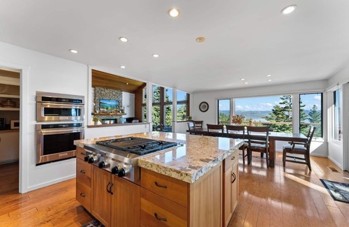 Carnelian Bay Casa | Dynamic Views, Hot Tub, Gym, 2nd Living Rm, Garage & More!