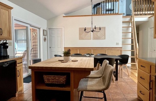 Hot Springs Cabina | Dynamite Mountain House, beautiful views! Hot Tub! Firepit!