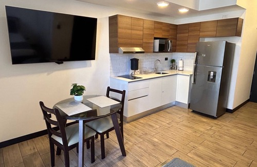 Zona 10 Apartamento | EÓN 9 - Estudio moderno, vista volcán, aire acondicionado