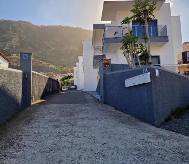 Machico Casa | E - Beautiful 2 bedroom Terraced Home