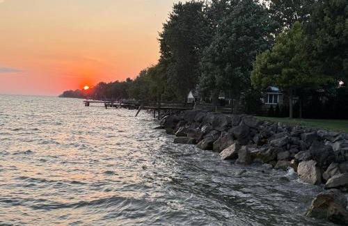 Amherstburg Casa | E&S Lake House Retreate&S Lake House Retreat
