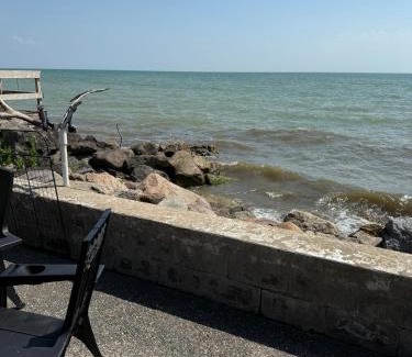 Amherstburg Casa | E&S Lake House Retreate&S Lake House Retreat