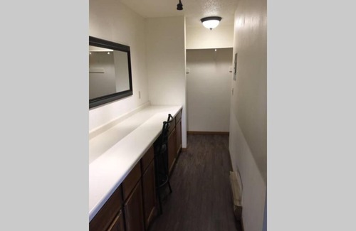 Tomah Apartamento | E Veteran St Short Term Rentals - Apt J