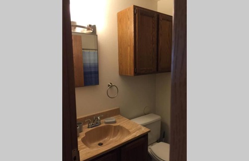 Tomah Apartamento | E Veteran St Short Term Rentals - Apt J