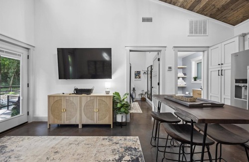 Wildwood Casa | (E) Whitewood | 1 Bed, 1 Bath