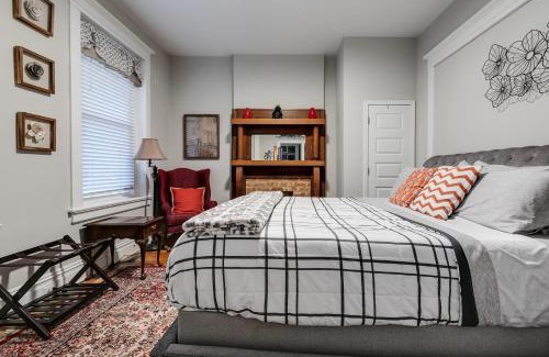 Museum District Casa | E1 Centrally located in Carytown fully fenced