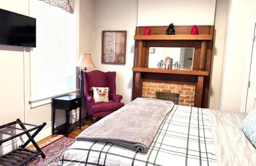 Museum District Casa | E1 Centrally located in Carytown fully fenced